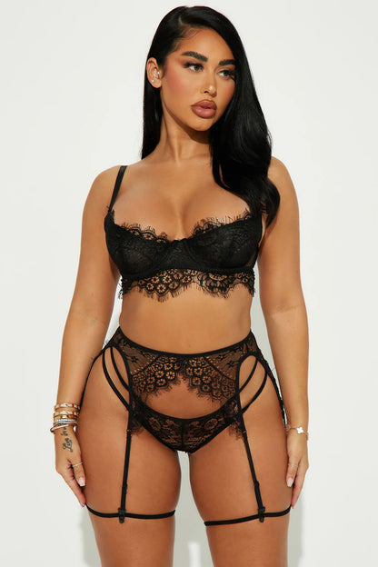 Temptress- 3 Piece Ensemble Lace Garter- Black.
Elevate your allure with Mi Amore’s sophisticated garter sets. Perfectly crafted for style and elegance in Trinidad and Tobago.
Mi Amore House of Styles