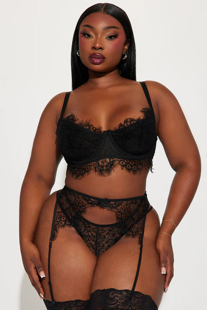 Temptress- 3 Piece Ensemble Lace Garter- Black.
Elevate your allure with Mi Amore’s sophisticated garter sets. Perfectly crafted for style and elegance in Trinidad and Tobago.
Mi Amore House of Styles