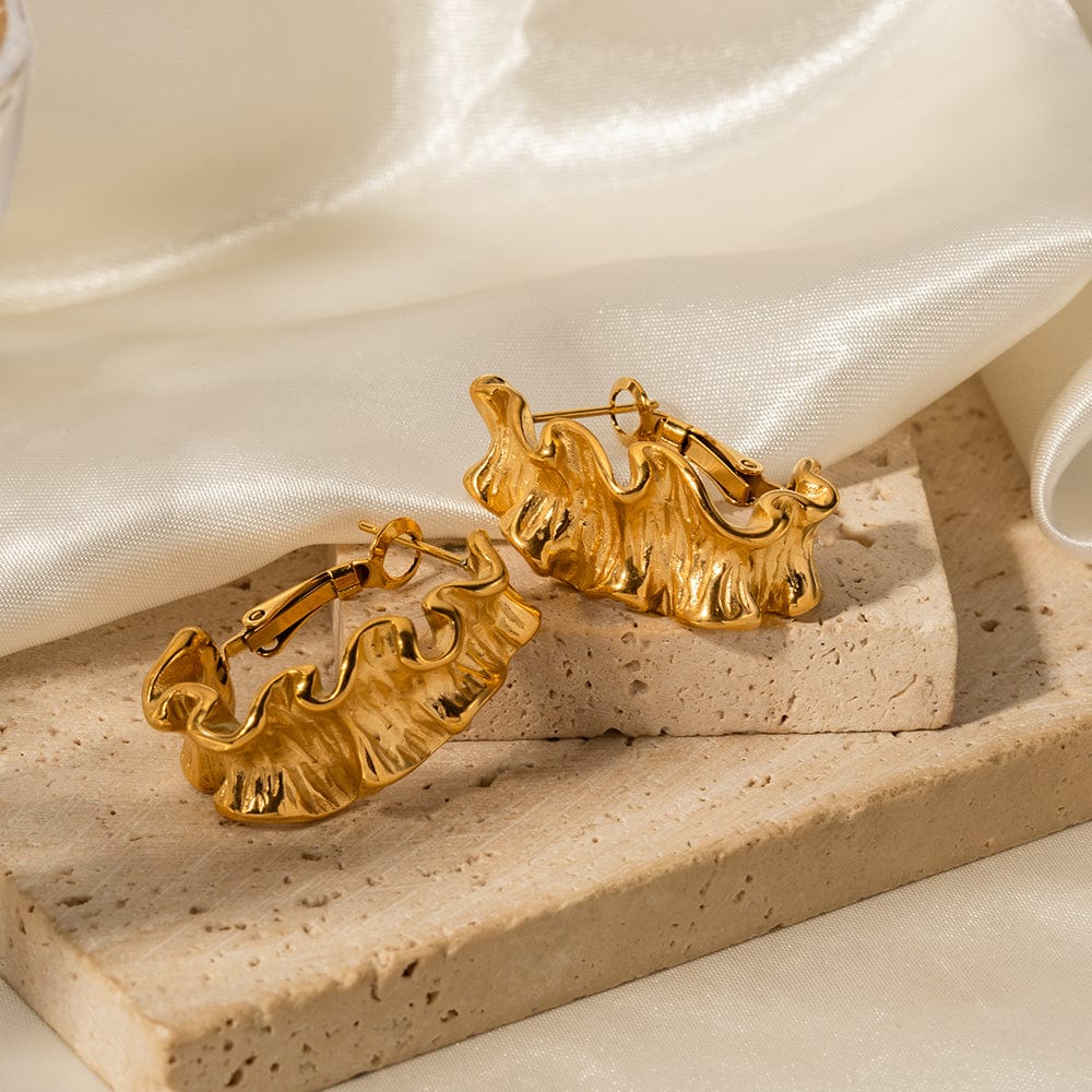 Luxurious Mi Amore gold jewelry, a timeless addition to your collection. Find the finest gold jewelry in Trinidad and Tobago. ELARA- TEXTURED DROP EARRINGS- GOLD