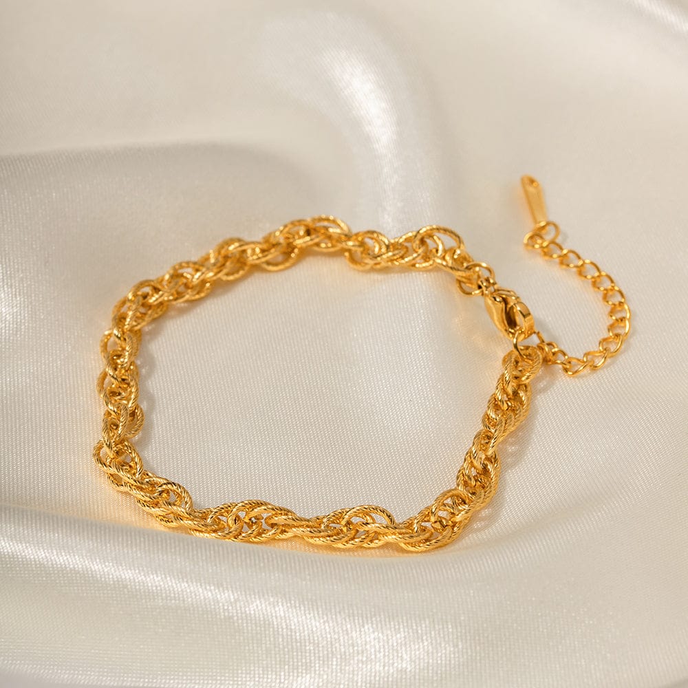 Luxurious Mi Amore gold jewelry, a timeless addition to your collection. Find the finest gold jewelry in Trinidad and Tobago.