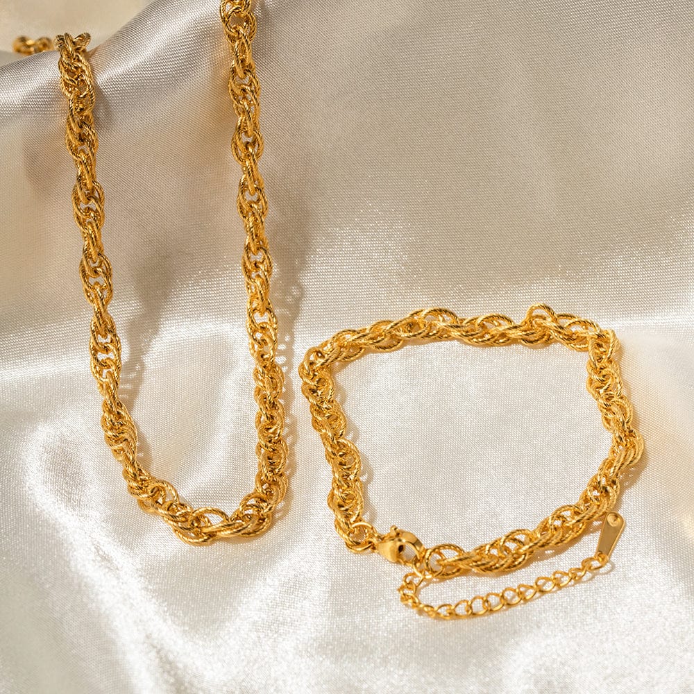 Luxurious Mi Amore gold jewelry, a timeless addition to your collection. Find the finest gold jewelry in Trinidad and Tobago.